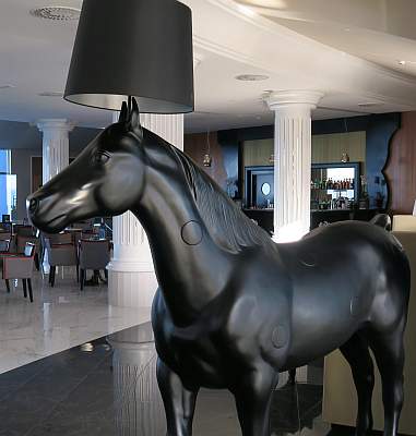 Pferd mit Lampe